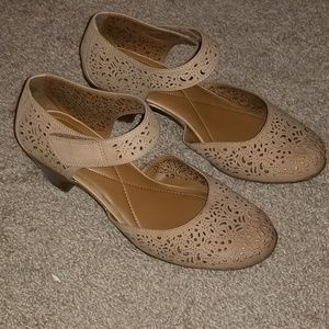 Easy spirit 9.5w tan shoes